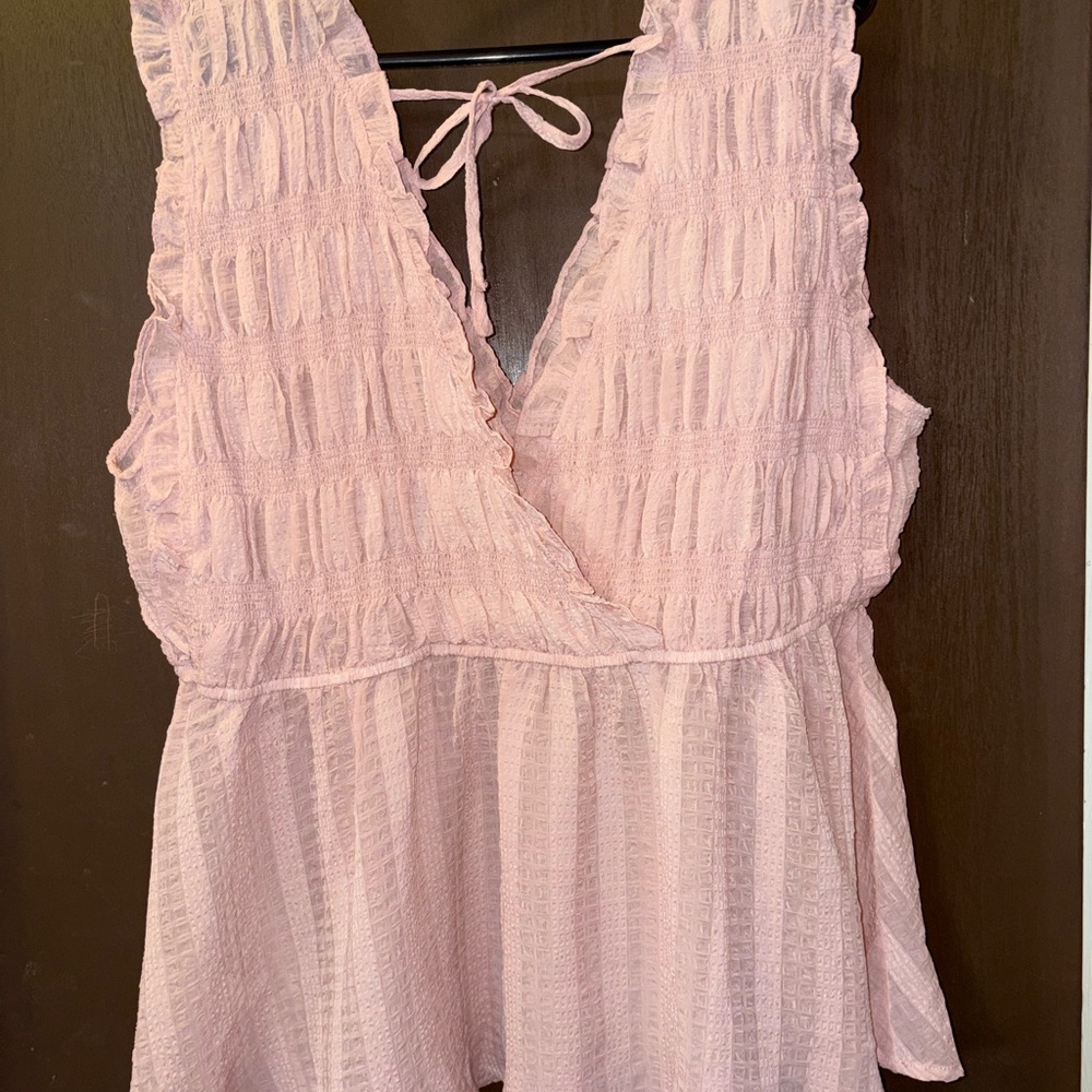 NWT Torrid Light Pink Ruffle V-Neck Peplum Tank (Never Been Worn) - Picture 3 of 6